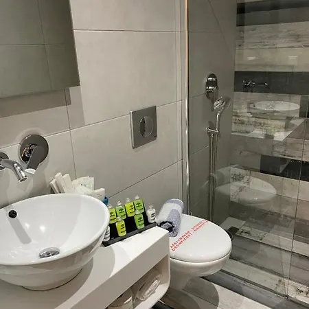 V-suites Apartment